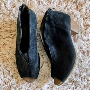 💣Earth Black Suede Sandals